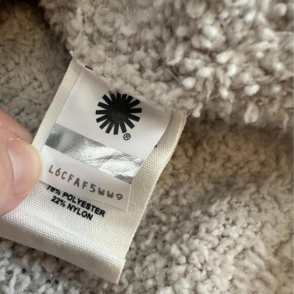 Ugg Sage Sweater Womens XS Mock Neck Pullover Beige Cozy Fluffy Cottagecore - Picture 7 of 9